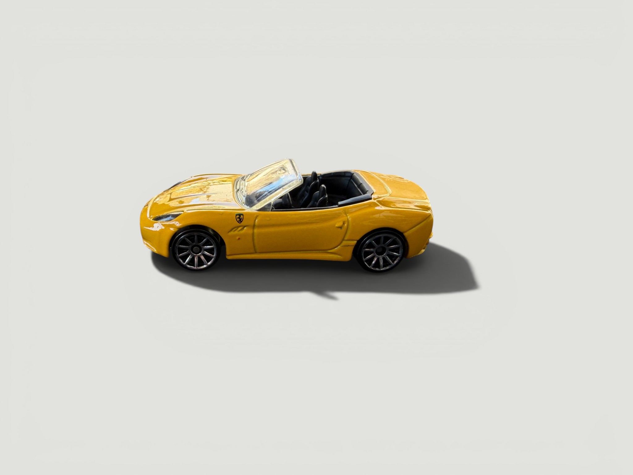 ☀️ Hot Wheels Ferrari California – Gelber Cabrio-Sportwagen ☀️ – Bild 4